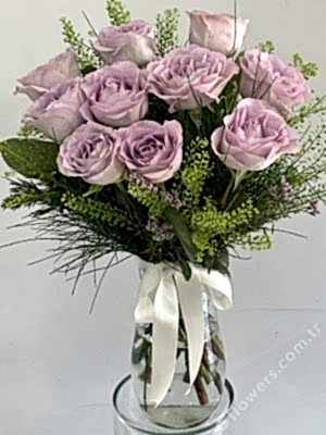 10 Lilac Rose In Vase