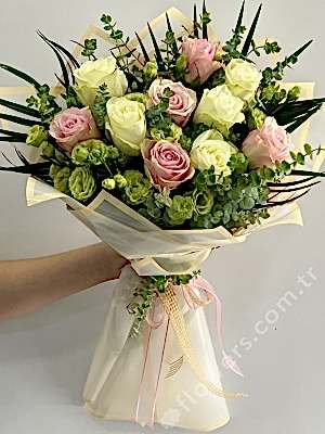Elegant Pink & White Rose Bouquet