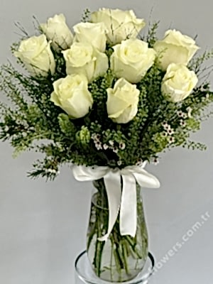 10 White Rose In Vase