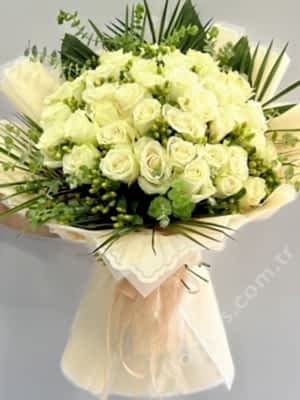 Deluxe 41 Whte Rose Bouquet