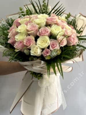Deluxe White & Pink Rose Bouquet